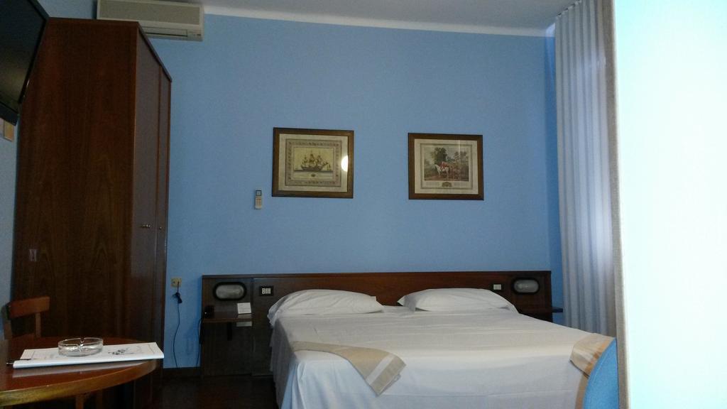 Hotel Mariani Iesi Room photo