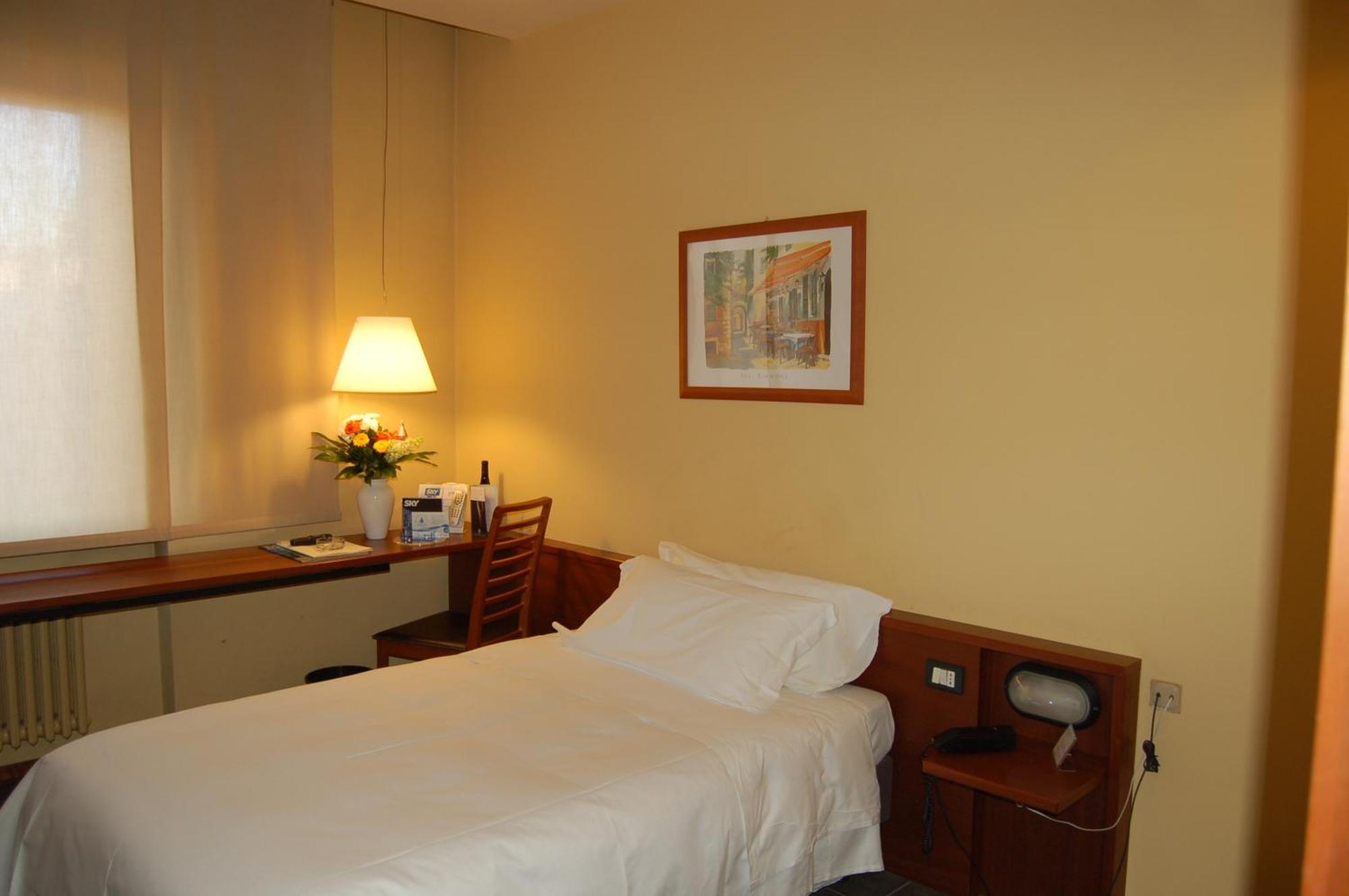 Hotel Mariani Iesi Exterior photo