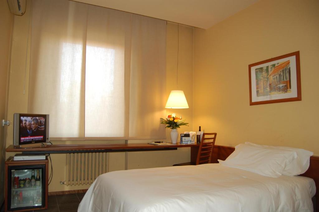 Hotel Mariani Iesi Exterior photo