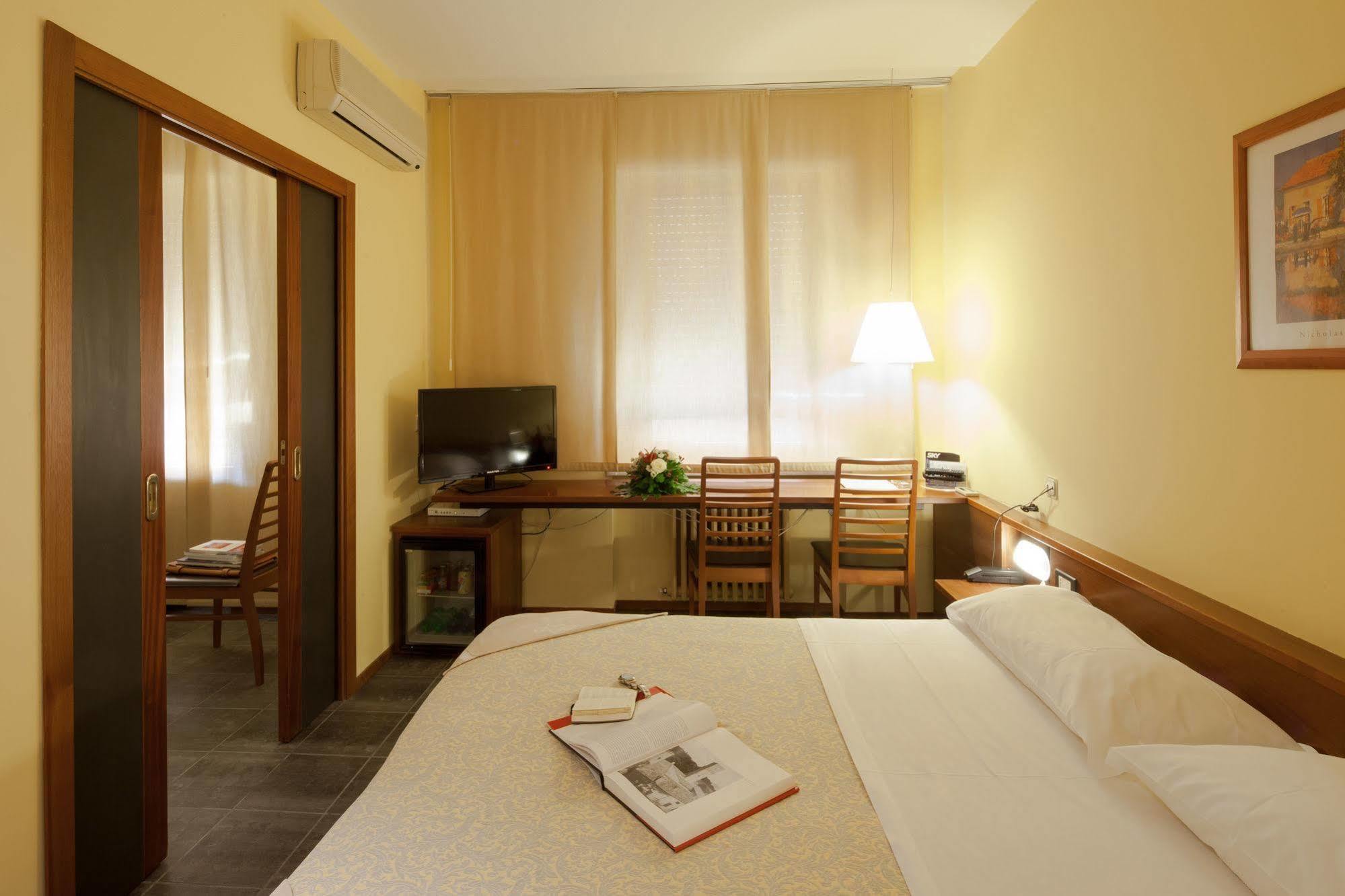 Hotel Mariani Iesi Exterior photo
