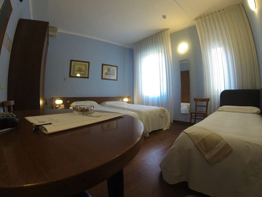 Hotel Mariani Iesi Room photo